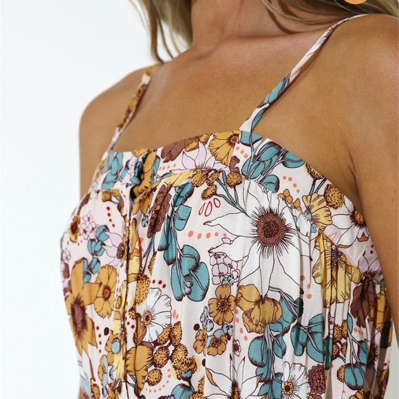 Australia label lost in lunar dress - Picture 2 of 2